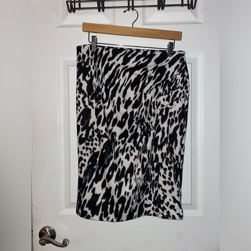 New York & Company Black and White Patterned Pencil Skirt